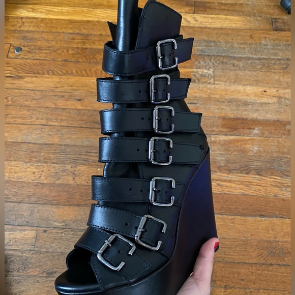 Black Goth multi-buckled open toe wedged shoe - Picture 5 of 8